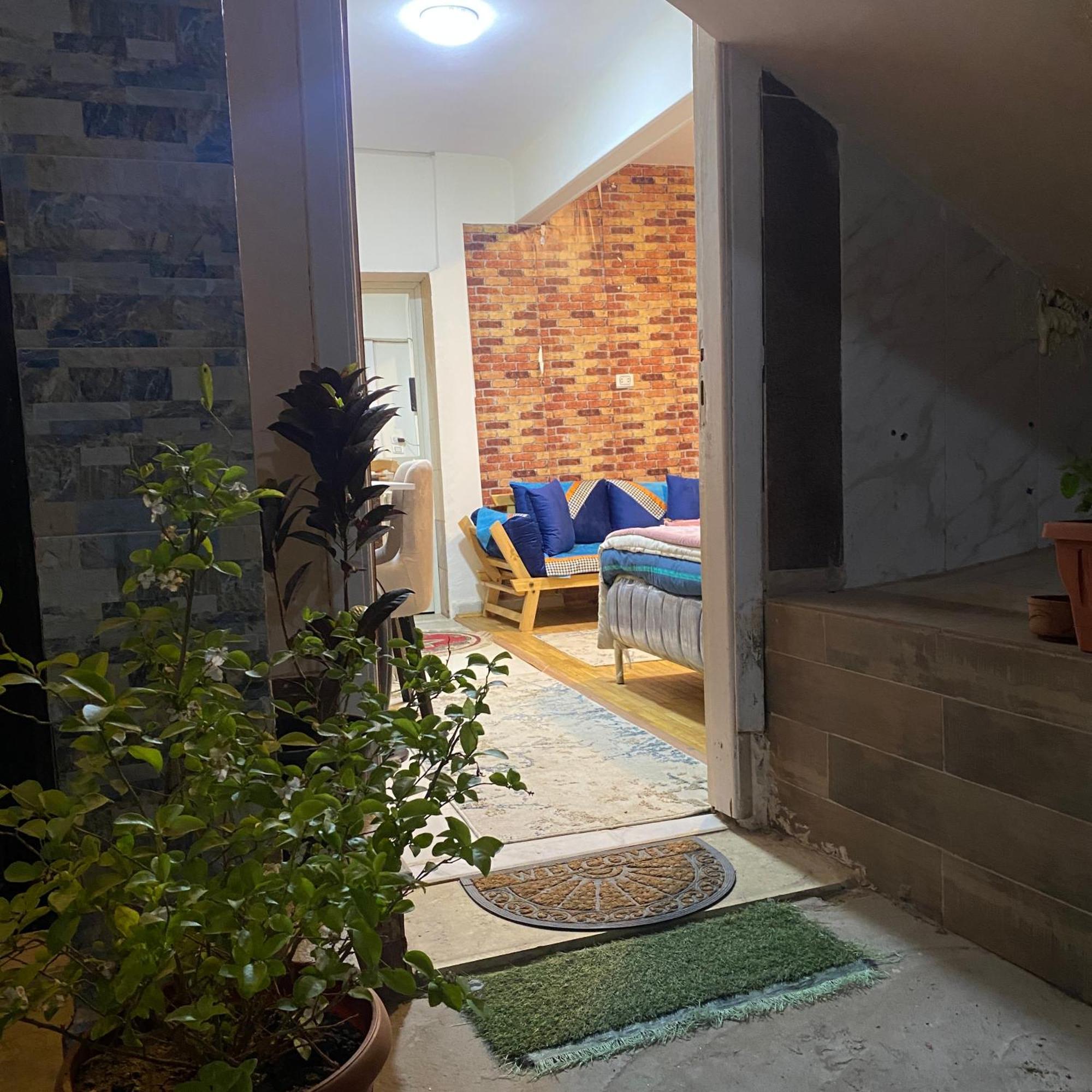 Near Airport Apartment *